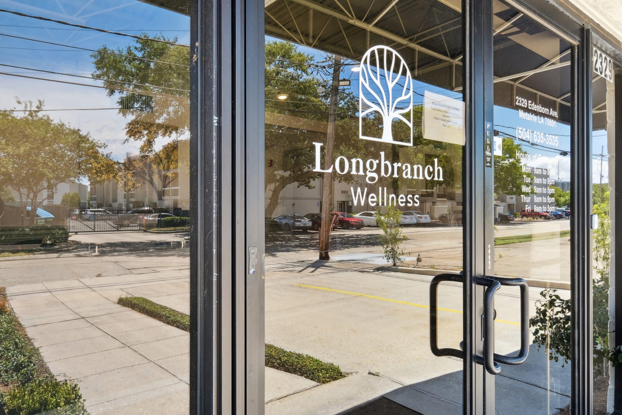 Exterior door of Longbranch Recovery – Metairie IOP