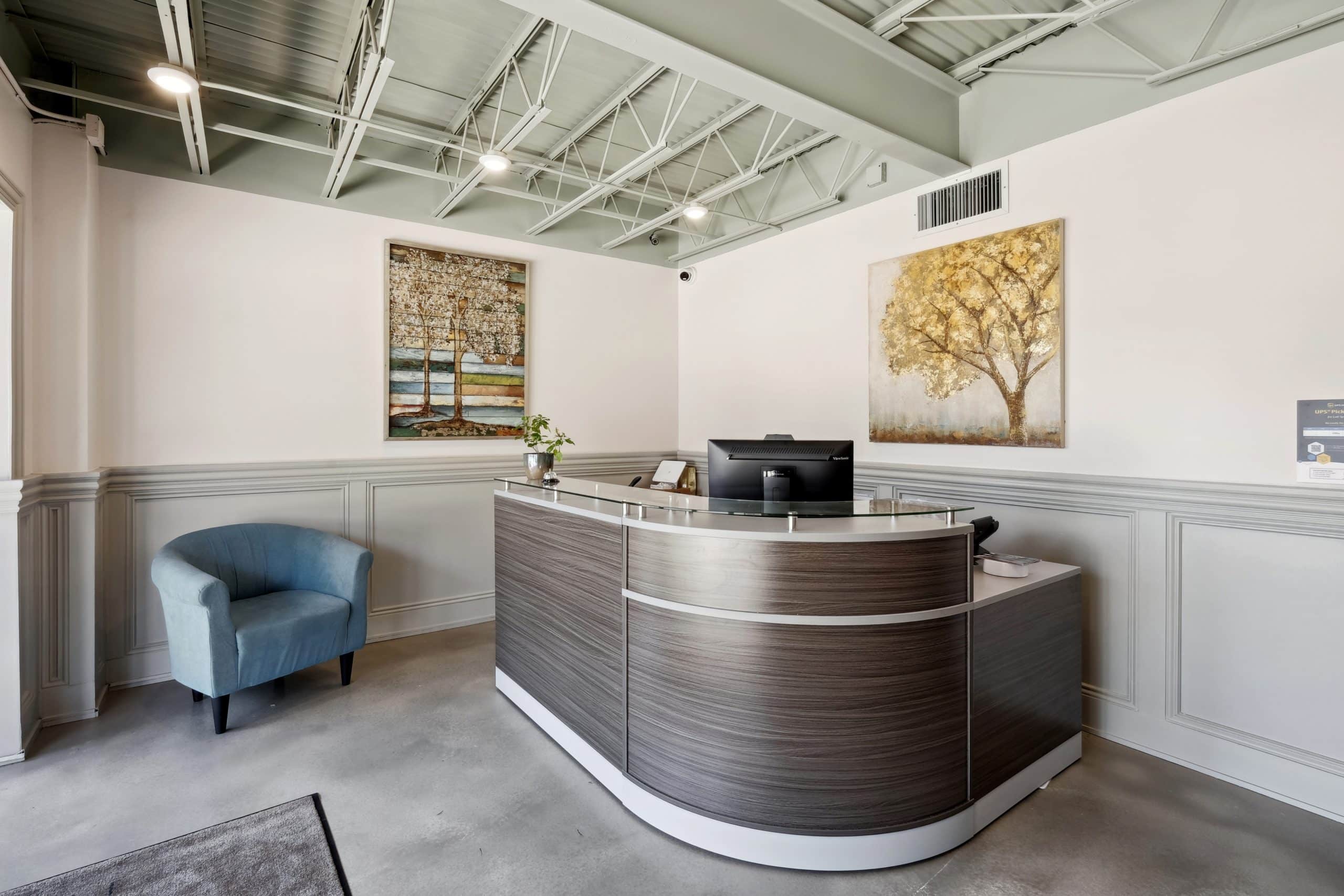 Receptionist Desk at Longbranch Recovery – Metairie IOP