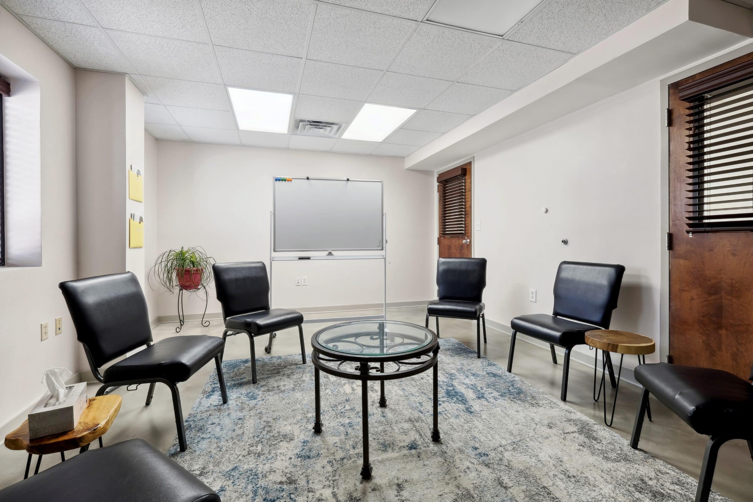 Small Group Meeting Room at Longbranch Recovery – Metairie IOP