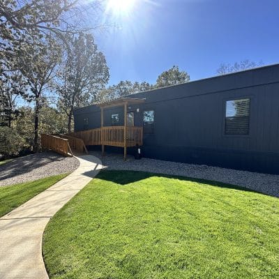 Exterior of Recover Nows Central Alabama IOP outpatient rehab facility.